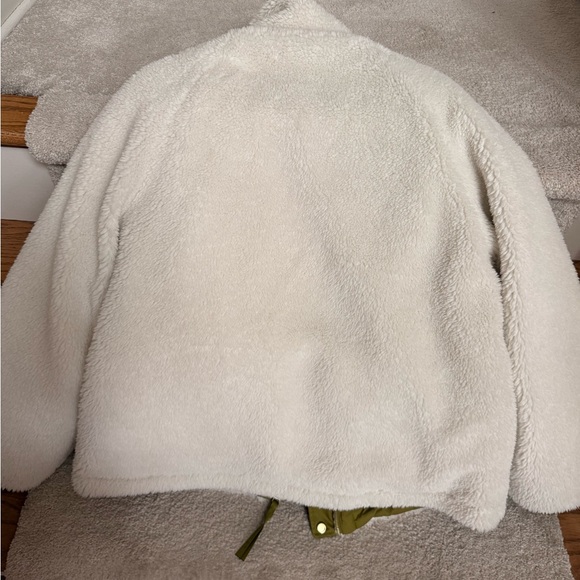 Varley Cream and Green Teddy Jacket - Picture 6 of 6